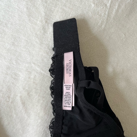 🆕NWOT Victoria’s Secret Lacy Balconette Bra - Picture 2 of 4